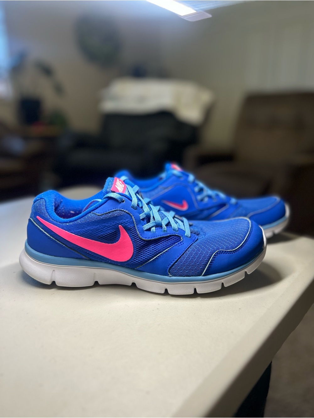 Nike Retro Runner Sneakers Blue Pink Men’s 10 Women’s 11.5